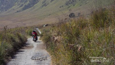 Sujud Syukur di Puncak Mahameru