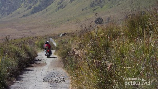 Sujud Syukur di Puncak Mahameru