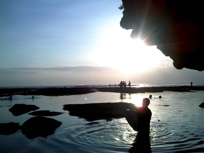 Suluban, Pantai Indah dengan Tembok Karang di Bali
