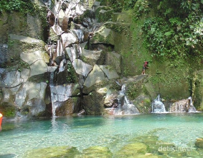 Sumatera Utara Punya Air Terjun Sebening Kaca
