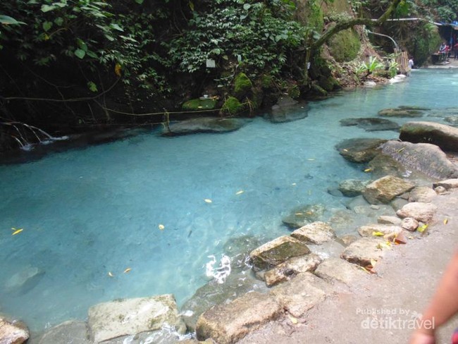 Sumatera Utara Punya Kolam Alami Sebiru Ini
