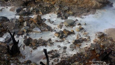 Sungai Susu di Gunung Papandayan
