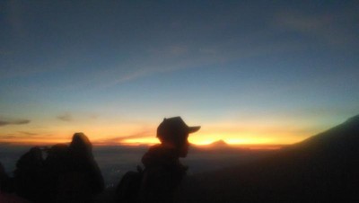 Sunrise Alternatif Tapi Tetap Sangat Cantik dari Bukit Sikendil