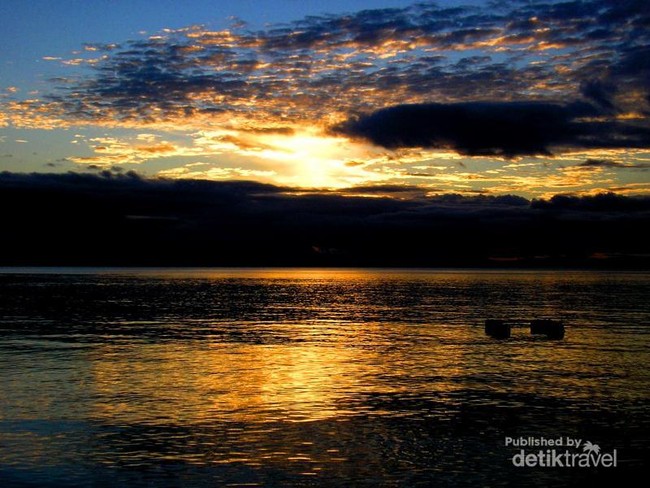 Sunrise Dahsyat di Pantai Luwuk