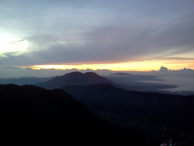 Sunrise Menawan di Puncak Sibayak