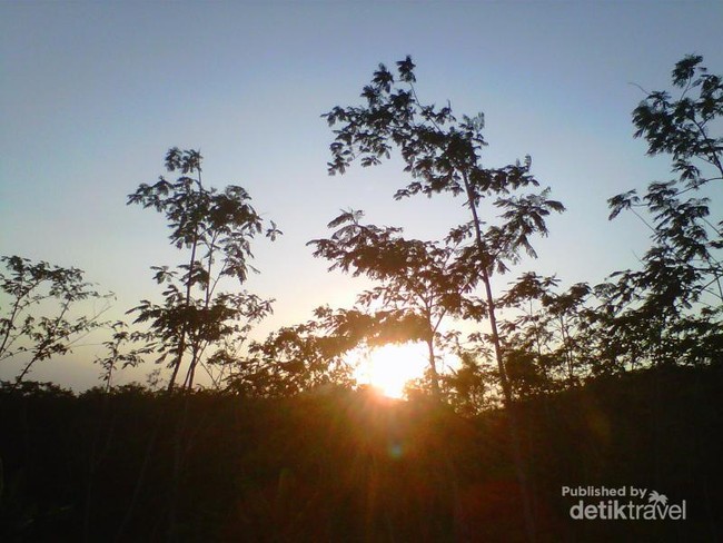 Sunrise & Sunset Menawan di Pantai Sumur, Ujung Kulon