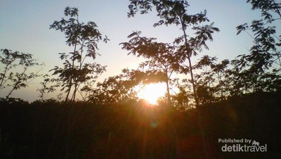 Sunrise & Sunset Menawan di Pantai Sumur, Ujung Kulon