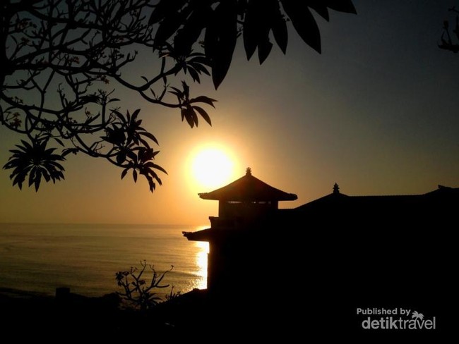 Sunrise yang Fantastis di Pantai Serenity, Nusa Dua