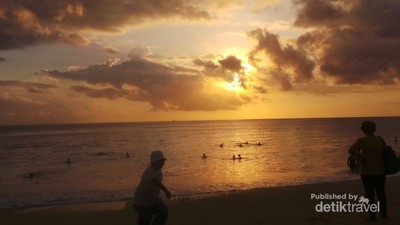 Sunset di Pantai Dreamland Bali, Pesonanya Bikin Betah!