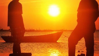 Sunset Indah di Tepi Laut Lamongan