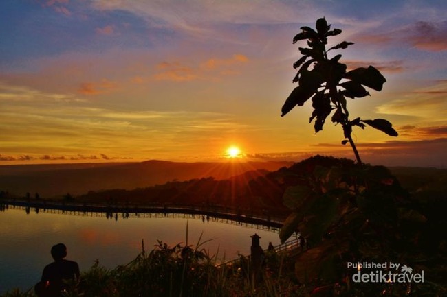Sunset Seperti Lukisan dari Gunung Purba Yogyakarta