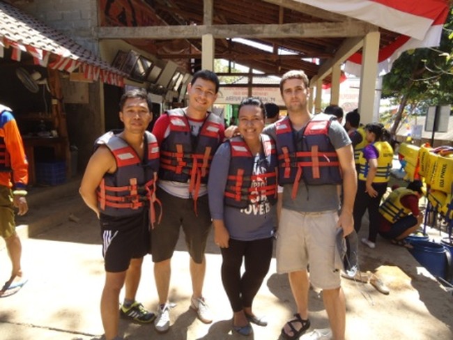 Susur Gua di Gunungkidul dengan Cave Tubing, Seru!