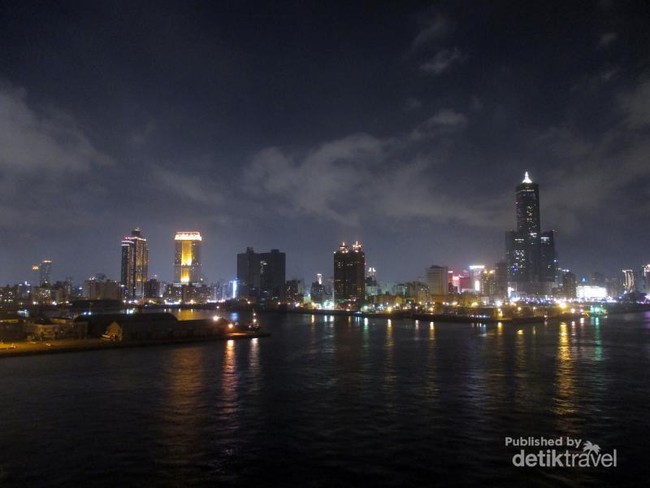 Syahdunya Malam di Kota Kaohsiung