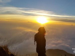 Syahdunya Sunrise Gunung Slamet via Bambangan