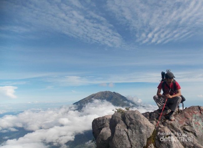 Tak Bisa Berkata-kata di Atas Gunung Merapi