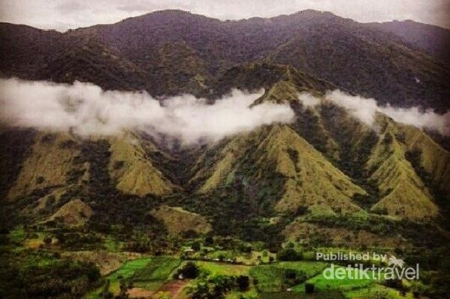 Tak Bosan Menatap Gunung Nona...