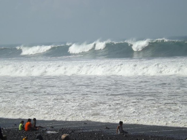 Tak Hanya Gunung Semeru, Lumajang Juga Punya Pantai yang Gahar
