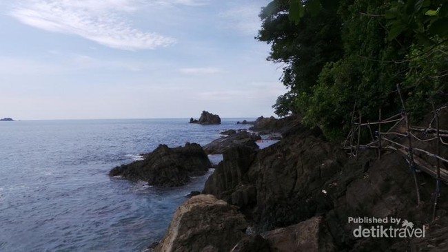 Tak Hanya Lumba-lumba, Teluk Kiluan Juga Punya Laguna Keren