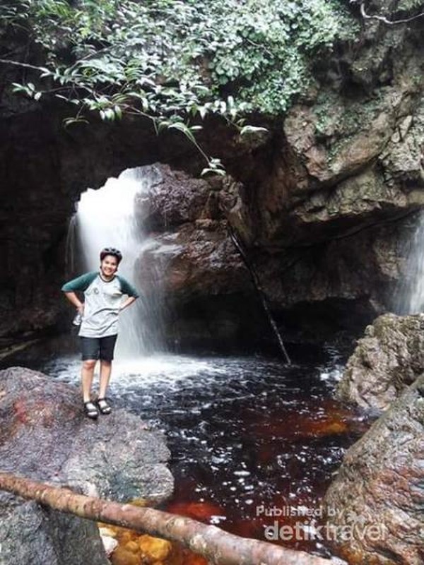 Tak Hanya Pantai Bangka Juga Punya Air Terjun Cantik