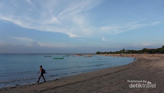 Tak Pernah Bosan Menatap Senja di Kuta, Bali