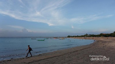 Tak Pernah Bosan Menatap Senja di Kuta, Bali