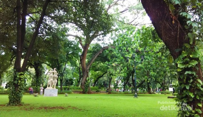 Taman Suropati yang Tidak Pernah Bikin Bosan Taman Suropati yang Tidak Pernah Bikin Bosan