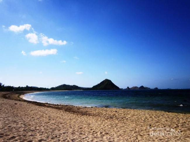 Tanjung Aan & Aneka Pantai Cantik di Lombok
