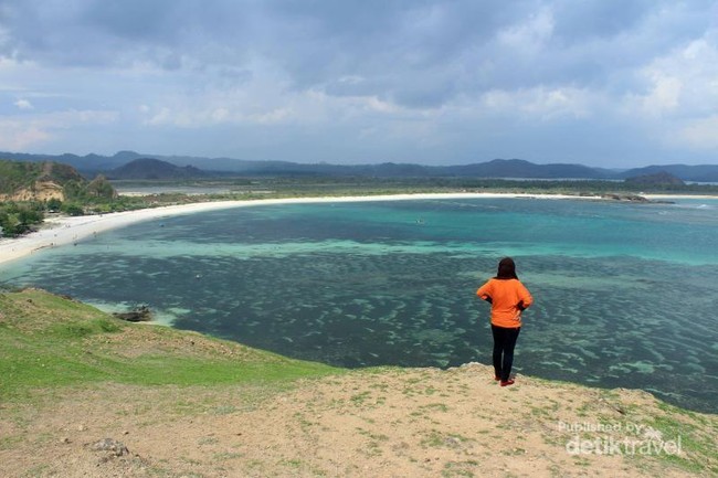 Tanjung Aan dan Bukit Merese yang Menakjubkan