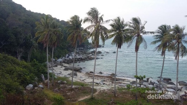 Tanjung Pabrik, Saat Bukit dan Pantai Bersatu di Bangka