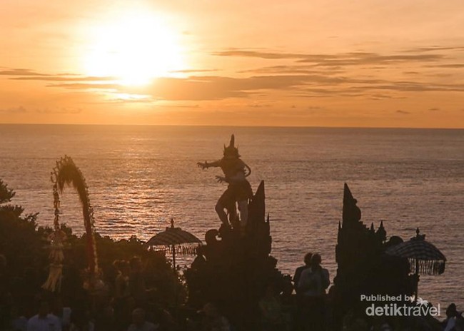 Tari Kecak, Sunset & Pura Uluwatu di Bali