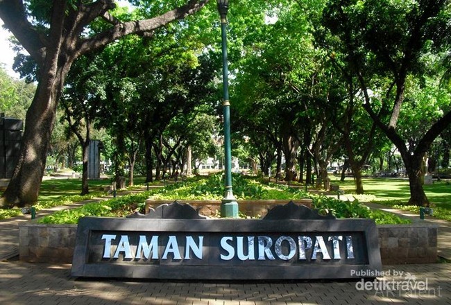 Teduhnya Taman Suropati Menteng