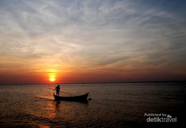 Teluk Awur, Pantai Favorit Anak Muda di Jepara