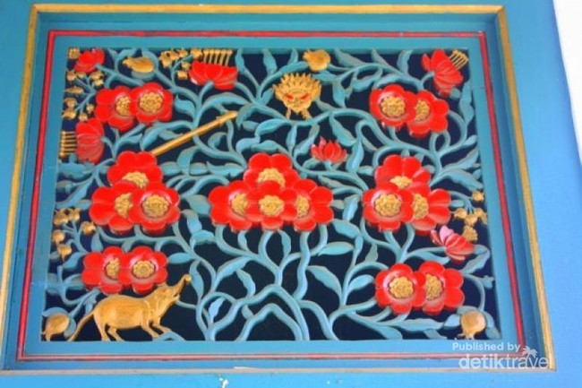 Tembok Keraton Kasepuhan Cirebon yang Berhiaskan Piring Cantik