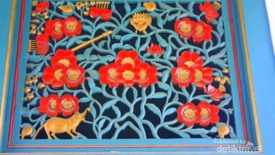 Tembok Keraton Kasepuhan Cirebon yang Berhiaskan Piring Cantik