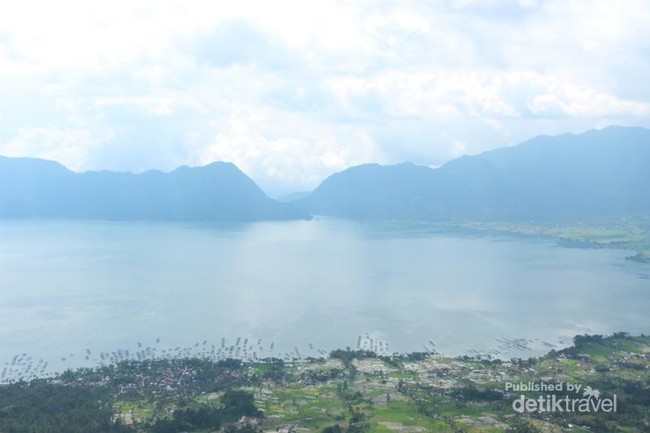 Tempat Terbaik Melihat Danau Maninjau dari Ketinggian