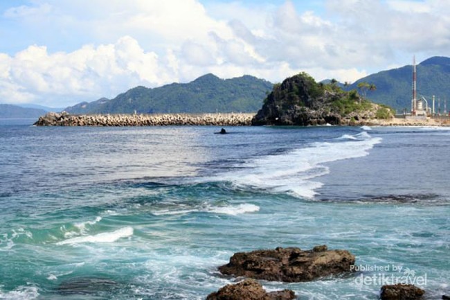 Tempat Terbaik Menikmati Pantai Lhoknga dari Ketinggian