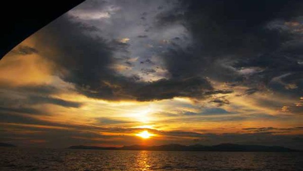 Terbenamnya Matahari di Waigeo, Raja Ampat