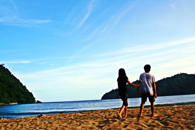 Tergiur Indahnya Pantai Sipelot, Malang
