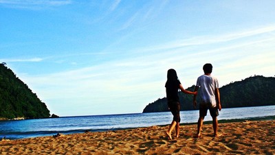 Tergiur Indahnya Pantai Sipelot, Malang