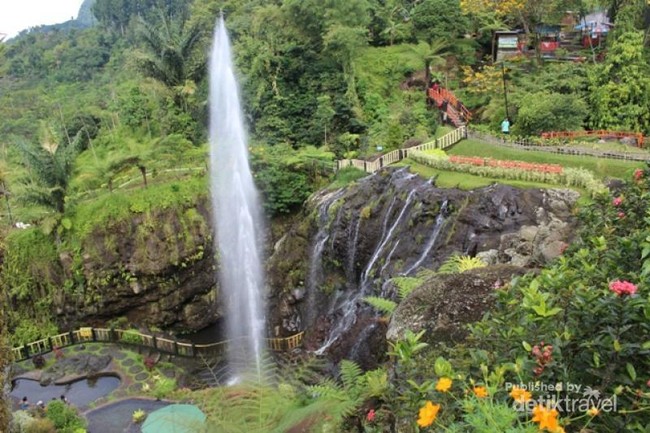 Ternyata Ada Air Mancur Sedahsyat Ini di Banyumas