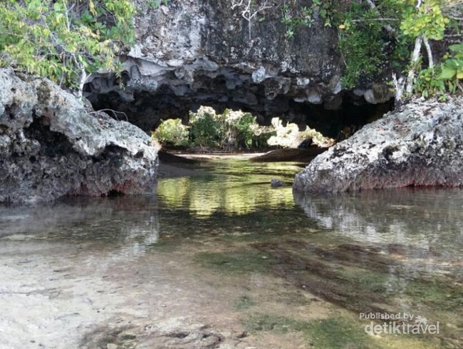 Ternyata Ada Gua Seindah Ini di Biak, Papua