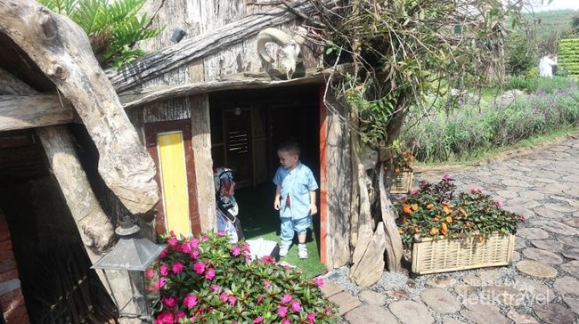 Ternyata, Ada Rumah Hobbit di Lembang