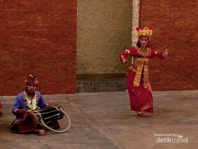 Terpesona Penari Bali di Amphiteater GWK