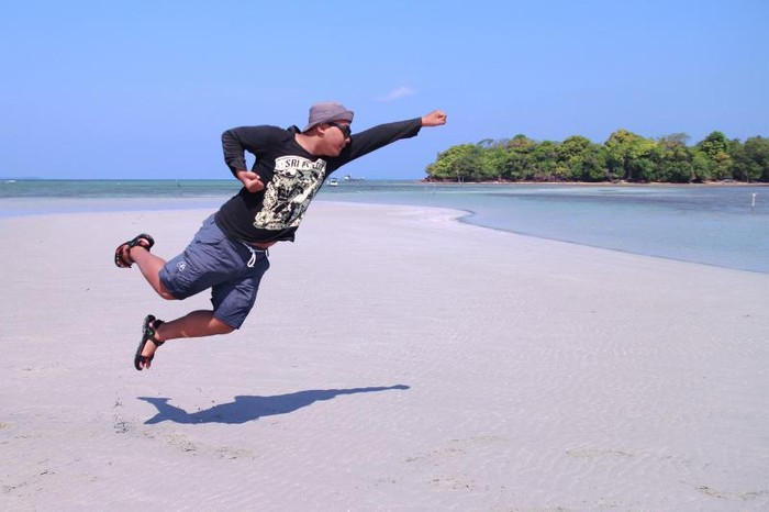 Tersembunyi, Inilah Pantai Bunga Jabe di Karimunjawa