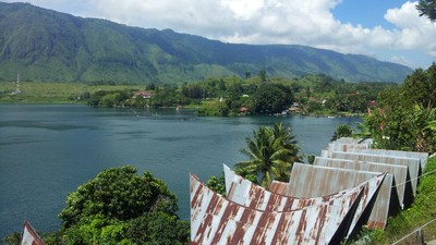 Tiga Sisi Danau Toba dari Jalan Pematang Purba