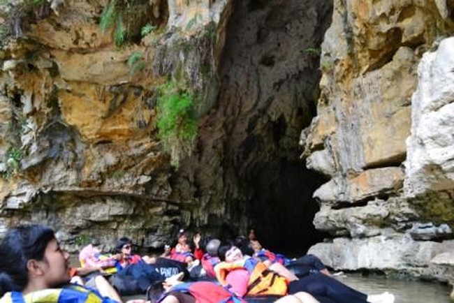 Tube Rafting, Cara Asyik Menjelajah Gua Pindul
