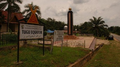 Tugu Equator, Riau