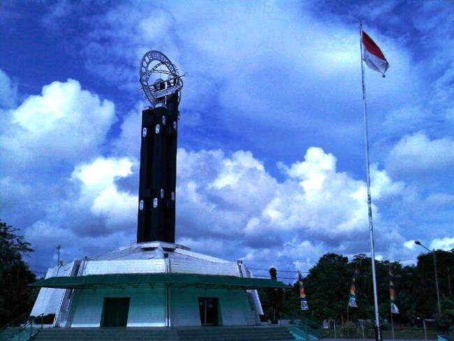 Tugu Khatulistiwa dan Sungai Kapuas