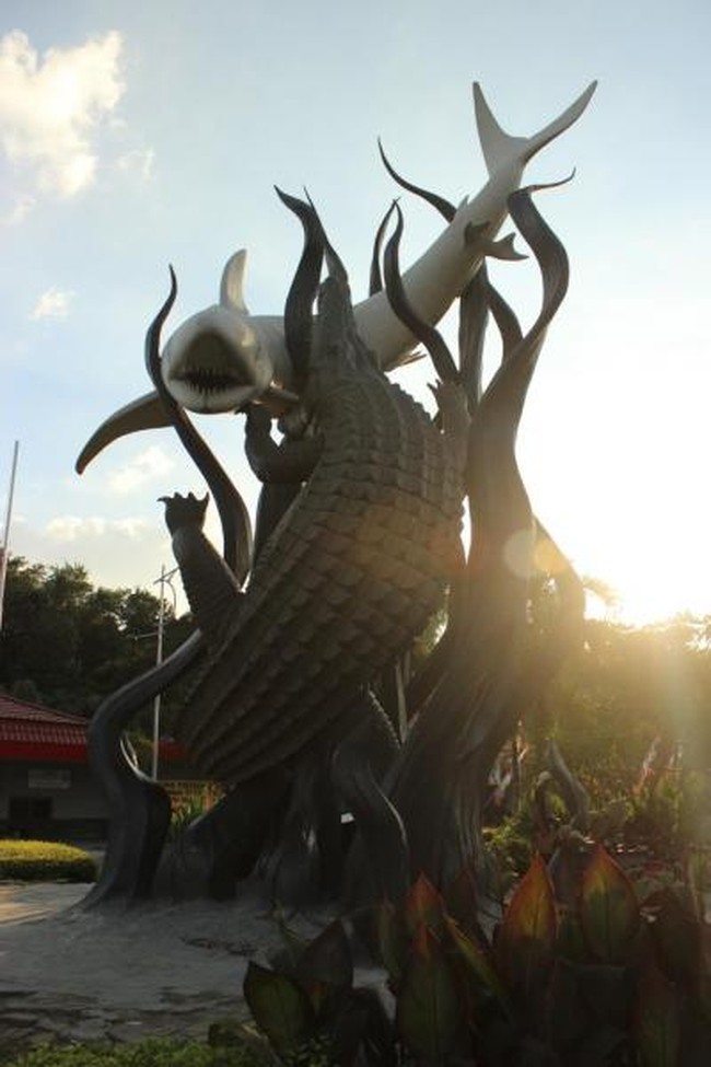 Tur Keliling Kota Surabaya, Asyik Banget!