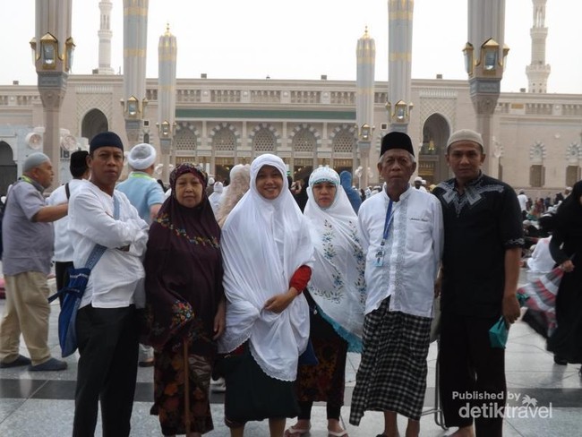 Umroh ke Tanah Suci Bersama Keluarga